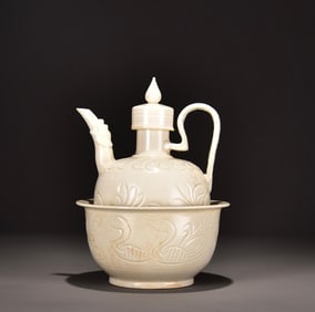 A piece of Song Ding kiln white glaze painting flower warm pot