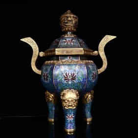 A piece of Qing Dynasty cloisonne furnace three beast feet dragon ding furnace