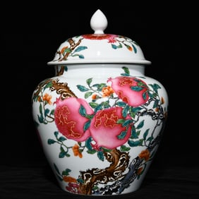 A piece of Qing Yongzheng pastel multi-son multi-blessing pomegranate pattern lid jar