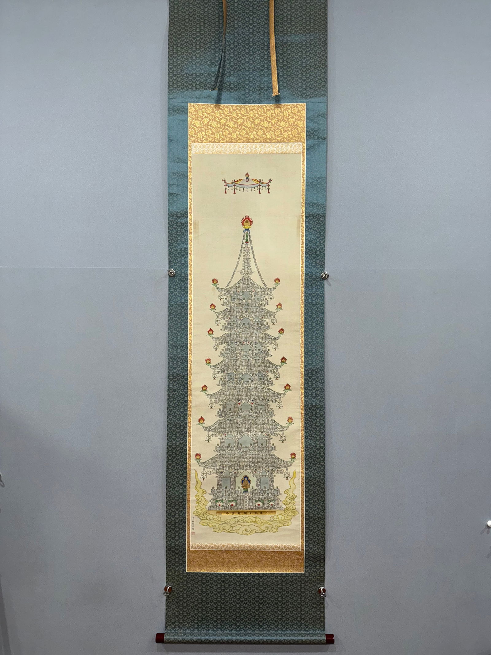A piece of Qing Ding Guan Peng silk book (Buddha said Diamond Sutra pagoda) (1 of 11)