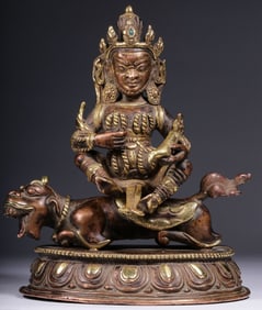 A sitting statue of the king of bronze gilt treasures of the Qing Dynasty