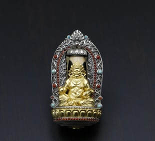 A piece of Tiger Tooth Dzi Treasure King Silver Gilt Pendant
