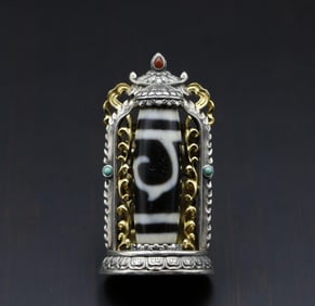 One piece of Green Tara Totem Dzi Black God of Wealth Silver Gilded Pendant
