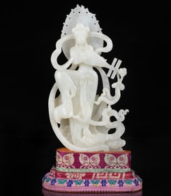 A piece of Qing Dynasty Hetian jade flying sky