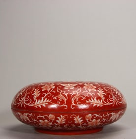 A piece of Qing Qianlong alum red white group pattern holding box