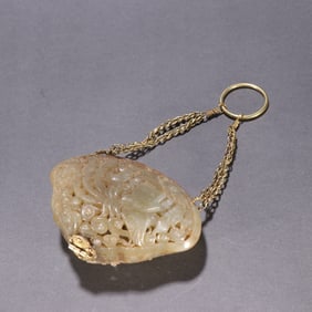 A piece of Liaojin Hetian jade carved phoenix pattern shell-shaped sachet