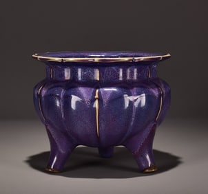 A piece of Song Jun kiln Fenghua style of eggplant skin purple glaze three-legged furnace