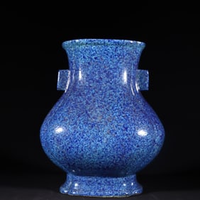 A piece of Qing Dynasty Yongzheng furnace Jun glaze through the ear