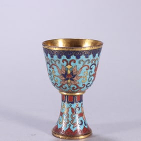 A clear gilt filigree cloisonné cloisonné floral pattern wine glass