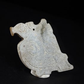 A piece of Shang Dynasty Hetian jade jade bird pendant
