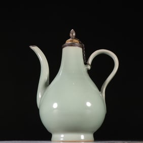 A piece of Song Longquan kiln holding pot