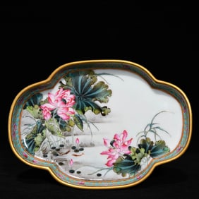 A piece of Qianlong in the Qing Dynasty pastel lotus pattern begonia wash
