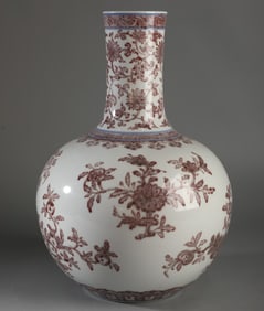 A piece of Qing Qianlong glaze red three more flower celestial ball bottle