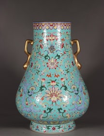 A piece of Qianlong in the Qing Dynasty pastel turquoise ground climbing double ear