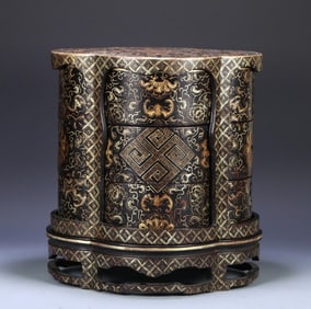 A piece of Qing Qianlong old lacquerware entwined branches bat pattern multi-pavilion storage box