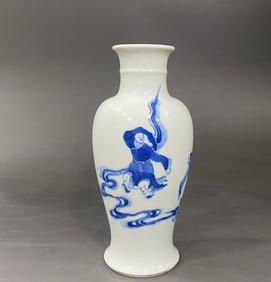 A Qing Kangxi Xuande sustenance money blue and white character story Guanyin bottle