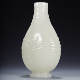A piece of Hetian jade baggage bottle