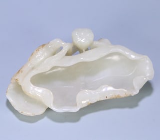 A piece of Qing Dynasty Hetian jade lotus lotus leaf wash