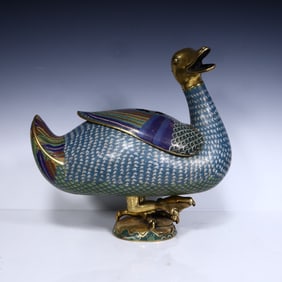 A piece of Qing Dynasty cloisonne sapphire duck