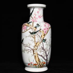 A piece of Qing Yongzheng pastel magpie and plum pattern mallet bottle