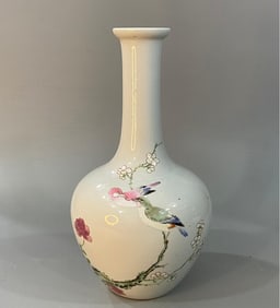 A piece of the Great Qing Yongzheng Year made pastel flower and bird long-necked bottle