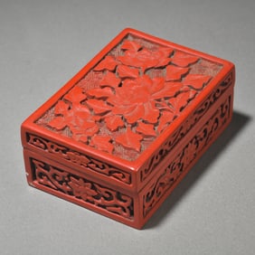 A red storage box during the period of earning foreign exchange