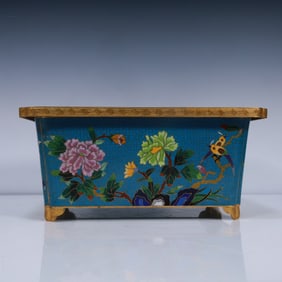 A cloisonné pot