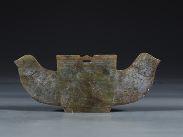 A piece of Shang Dynasty ancient jade bird
