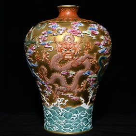 A piece of Qianlong in the Qing Dynasty gold ground pastel relief dragon pattern plum vase