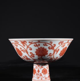 A piece of the Ming Xuande year made sweet white glazed vanadium red entwined branch lotus pattern