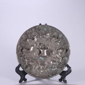 A sea beast grape bronze mirror