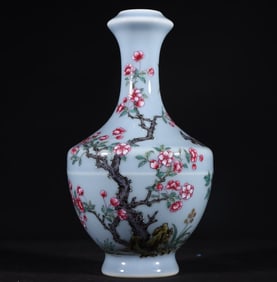 A piece of Yongzheng imperial enamel color flower and bird pattern garlic bottle