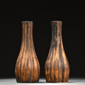 A pair of agarwood melon edge floret vases