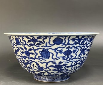 A piece of the Ming Jiajing year blue and white eight treasure dragon pattern sea bowl