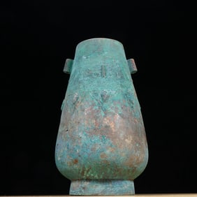 A piece of bronze pierced the ear