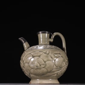 A piece of Song Yaozhou kiln carved floral pattern holding pot