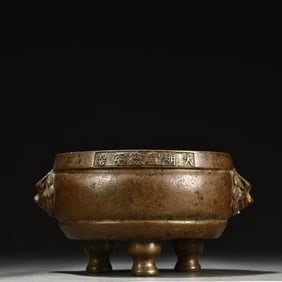 A piece of Ming Xuande bronze tire double lion ear three-legged incense burner