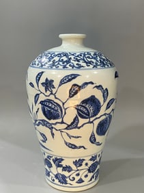 A blue and white plum vase with many sons and many blessings in the Yongxuan period of the Ming