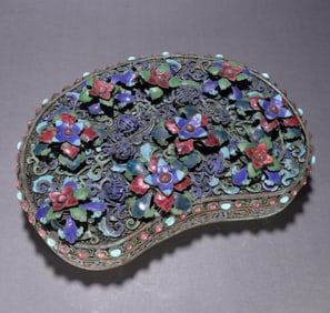 One piece of Qing Dynasty sterling silver filigree roasted blue inlaid gemstone floral lid box