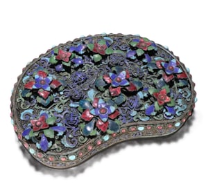One piece of Qing Dynasty sterling silver filigree roasted blue inlaid gemstone floral lid box