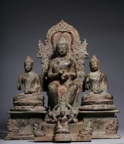 A seated statue of Shakyamuni Pupu