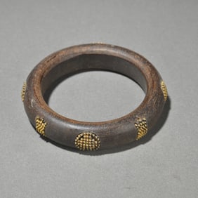 A piece of agarwood bag gilt longevity bracelet