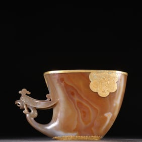 A piece of Liaojin agate wrapped with a golden phoenix first cup