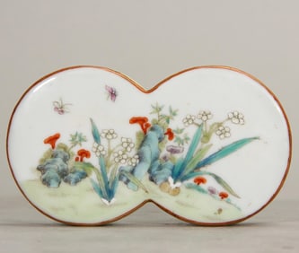 A piece of Qing Qianlong pastel travertine flower diptych clay box