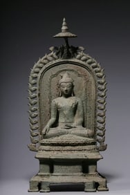 A seated statue of Nyolai