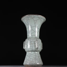 A piece of Song Ge kiln covered with silver and gilt halberd flowers