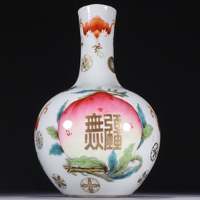 A piece of The Qing Dynasty pastel longevity without borders peach bottle
