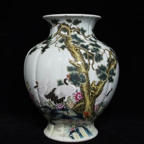 A piece of Qianlong in the Qing Dynasty pastel pine crane prolongs the year of the melon ridge