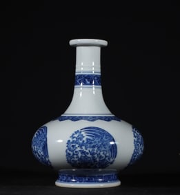 A piece of Qing Dynasty Yongzheng blue and white group longevity pattern flat belly bottle