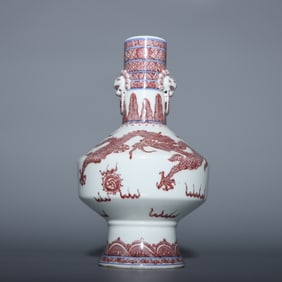 A piece of Qing Qianlong glaze red dragon pattern bottle